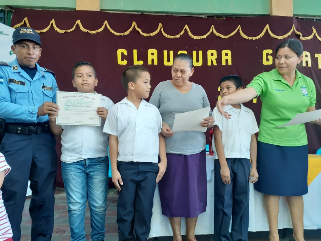 Clausuran curso GREAT en barrio Suyapa de Comayagua