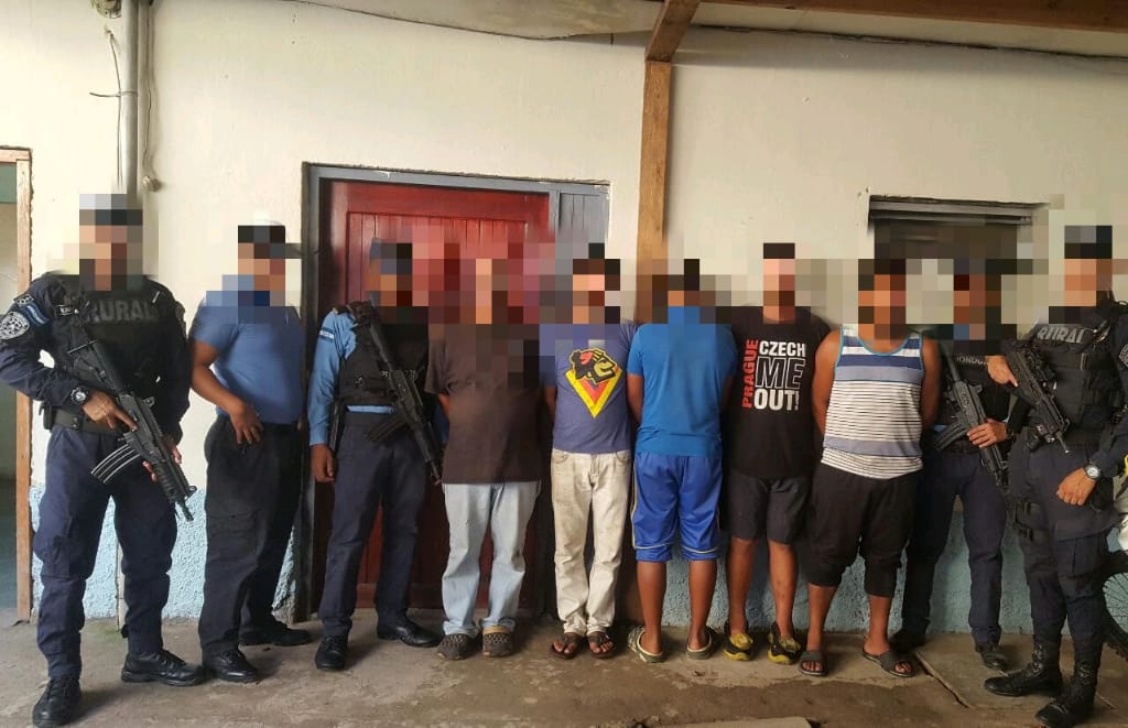 Policía Nacional allanó cinco establecimientos de venta clandestina de combustible en Siguatepeque y Taulabé