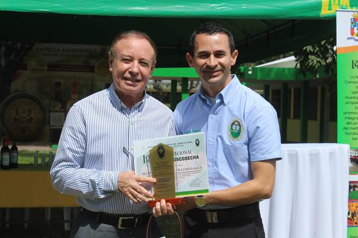 UNAG- Comayagua reconoce trabajo de alcalde Carlos Miranda