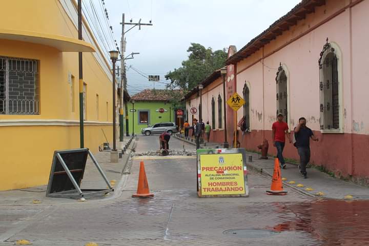 Cierre temporal de calle frente entrada principal escuela «Rosa de Valenzuela» en Comayagua