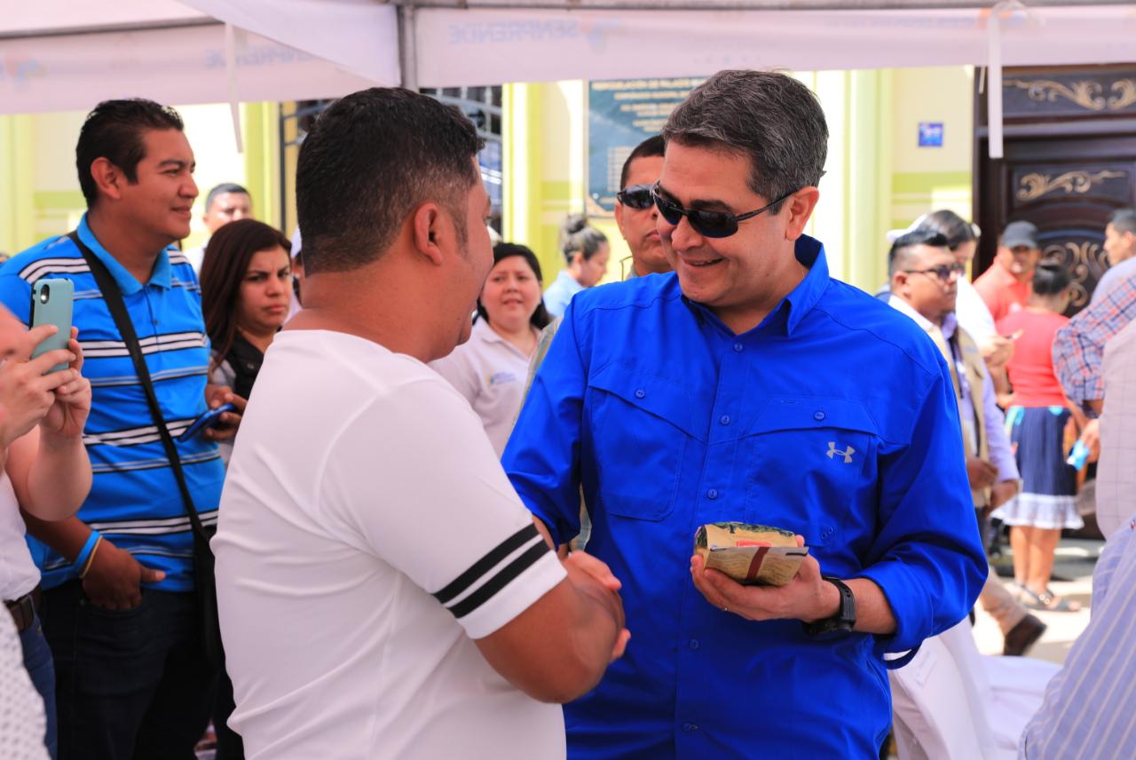 Presidente Hernández participa en IV Expo MIPYME en Dulce Nombre de Culmí