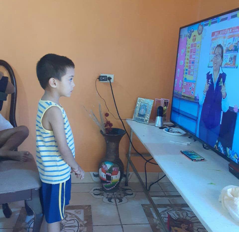 Mientras dure la emergencia Educandos recibirán sus clases en el canal hondureño Telebásica.