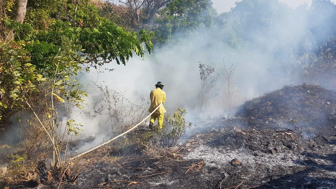 Cuerpo de Bomberos de Comayagua atiende dos incendios en zacateras