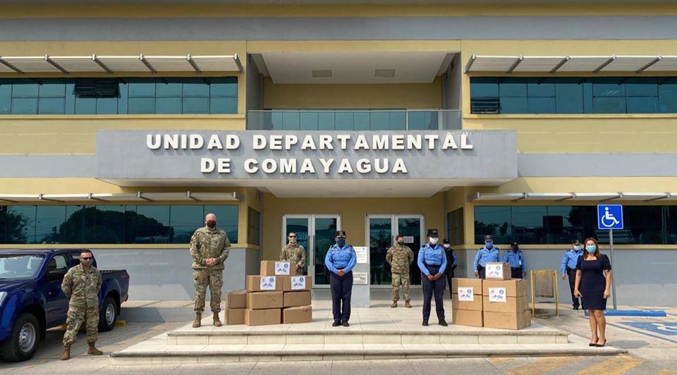 Fuerza de Tarea Bravo entregan  equipo de bioseguridad a Policía Nacional en Comayagua