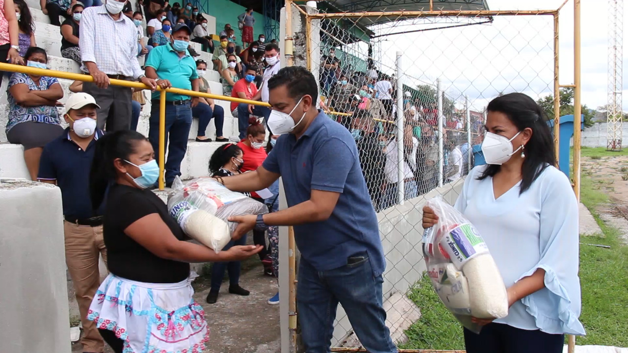 Locatarios del mercado «San Juan» de Siguatepeque reciben ración de alimentos
