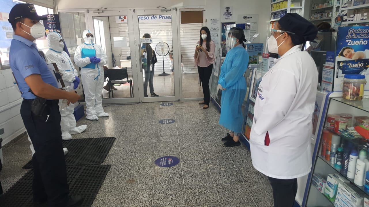 En atención a denuncia Unidad de Bioseguridad realizó inspección a farmacia y laboratorio de análisis clínicos de la capital