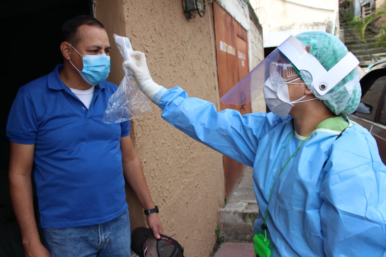 Brigadas Médicas buscan pacientes de coronavirus para ayudarles y evitar que lleguen a hospitales
