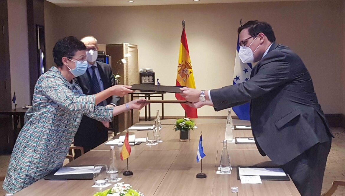 Honduras consolida relaciones diplomáticas con España y República Dominicana