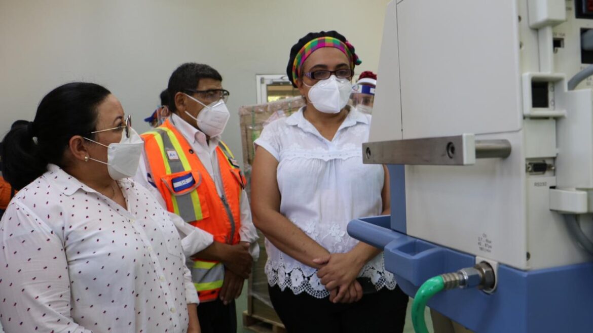 Respiradores mecánicos y manómetros son entregados al hospital del Sur