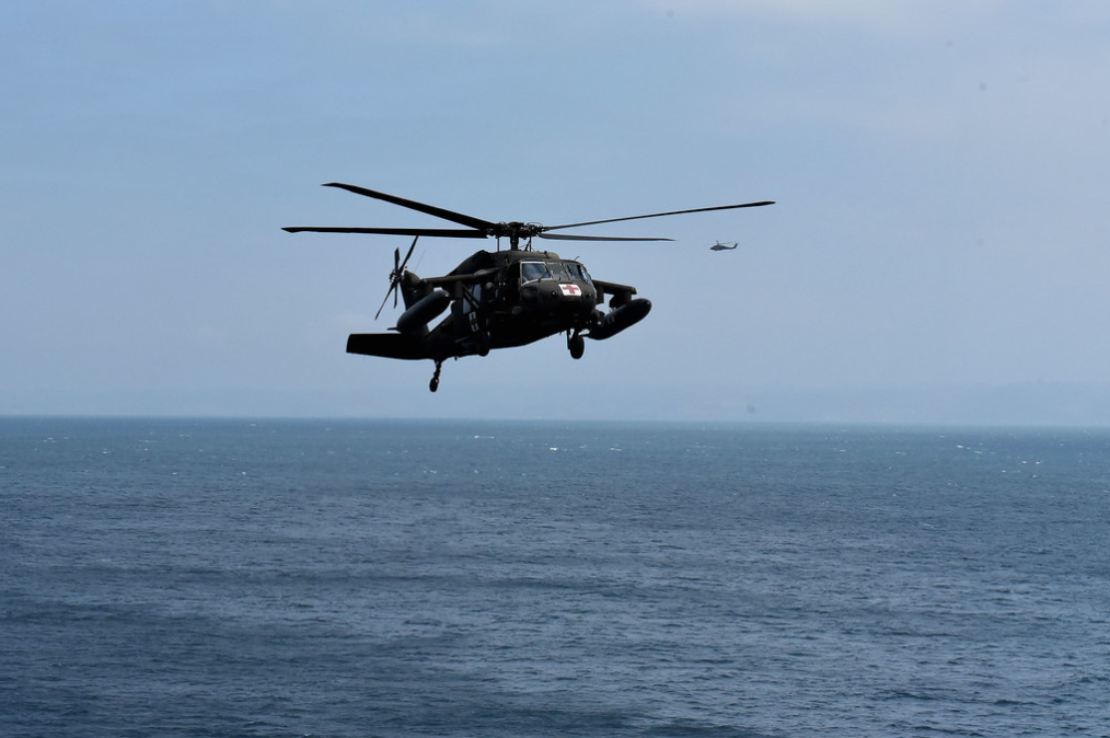 FTC-BRAVO realiza ejercicio aereo en la bahía de Trujillo