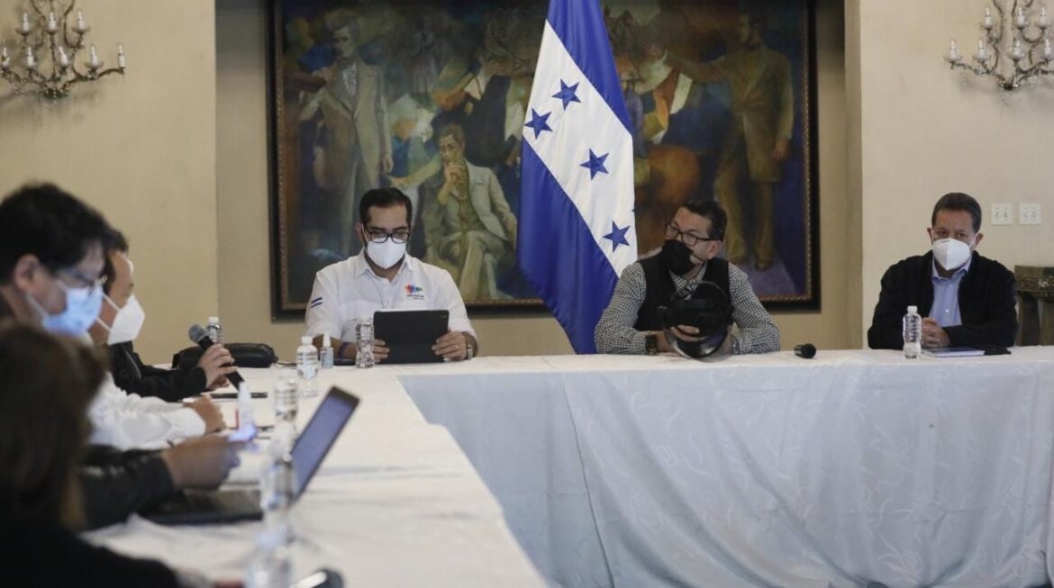BCIE dona L.12 millones a Honduras para atender a damnificados de Eta