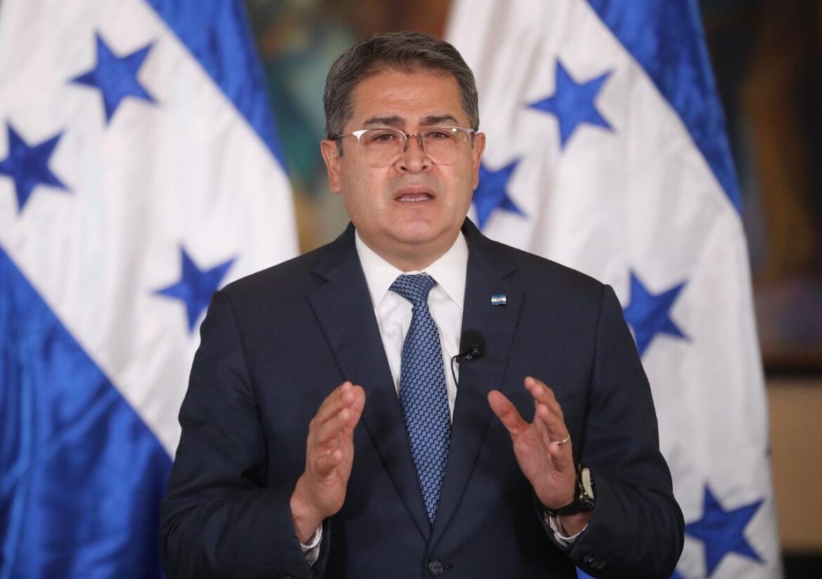 Presidente Hernández sanciona la Ley de Transporte Aéreo de Bajo Costo