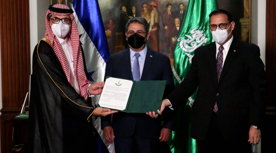 Nuevos embajadores de Arabia Saudita, Austria, Indonesia y Serbia presentan cartas credenciales al presidente Hernández