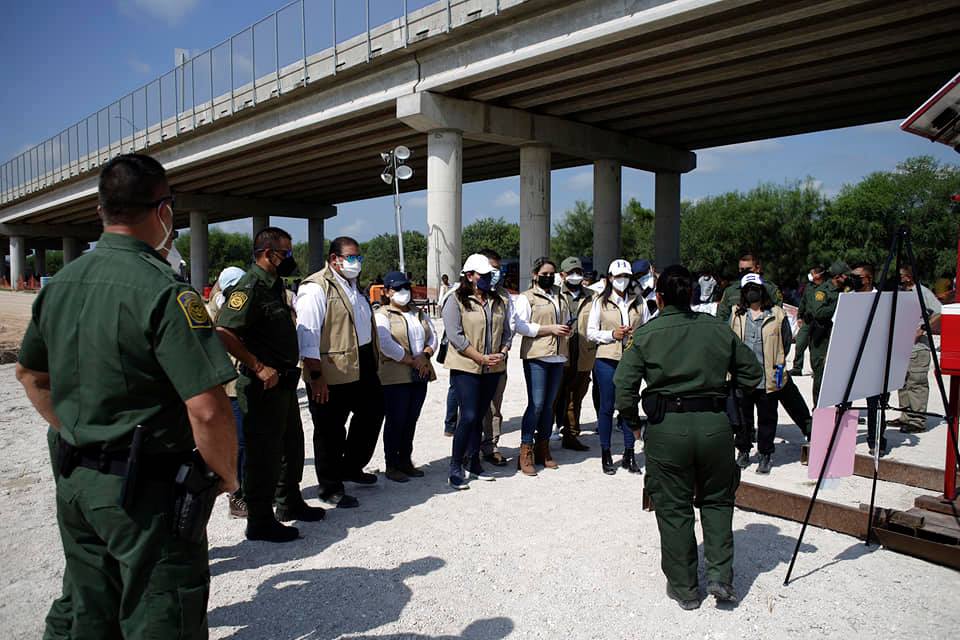 Primera dama preocupada por alto flujo de menores detenidos en la frontera