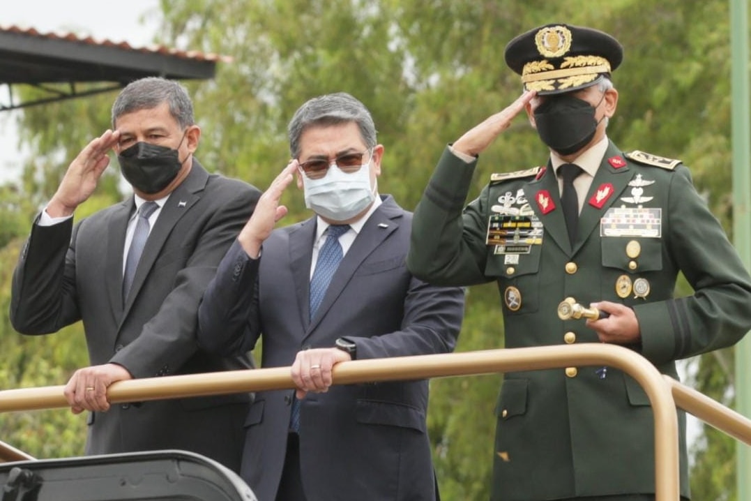 Presidente Juan Orlando Hernández participó este viernes en la Ceremonia del CXCVI Aniversario del Ejército, entrega de condecoraciones, Distinciones Militares y Ascensos de Oficiales de las Fuerzas Armadas.