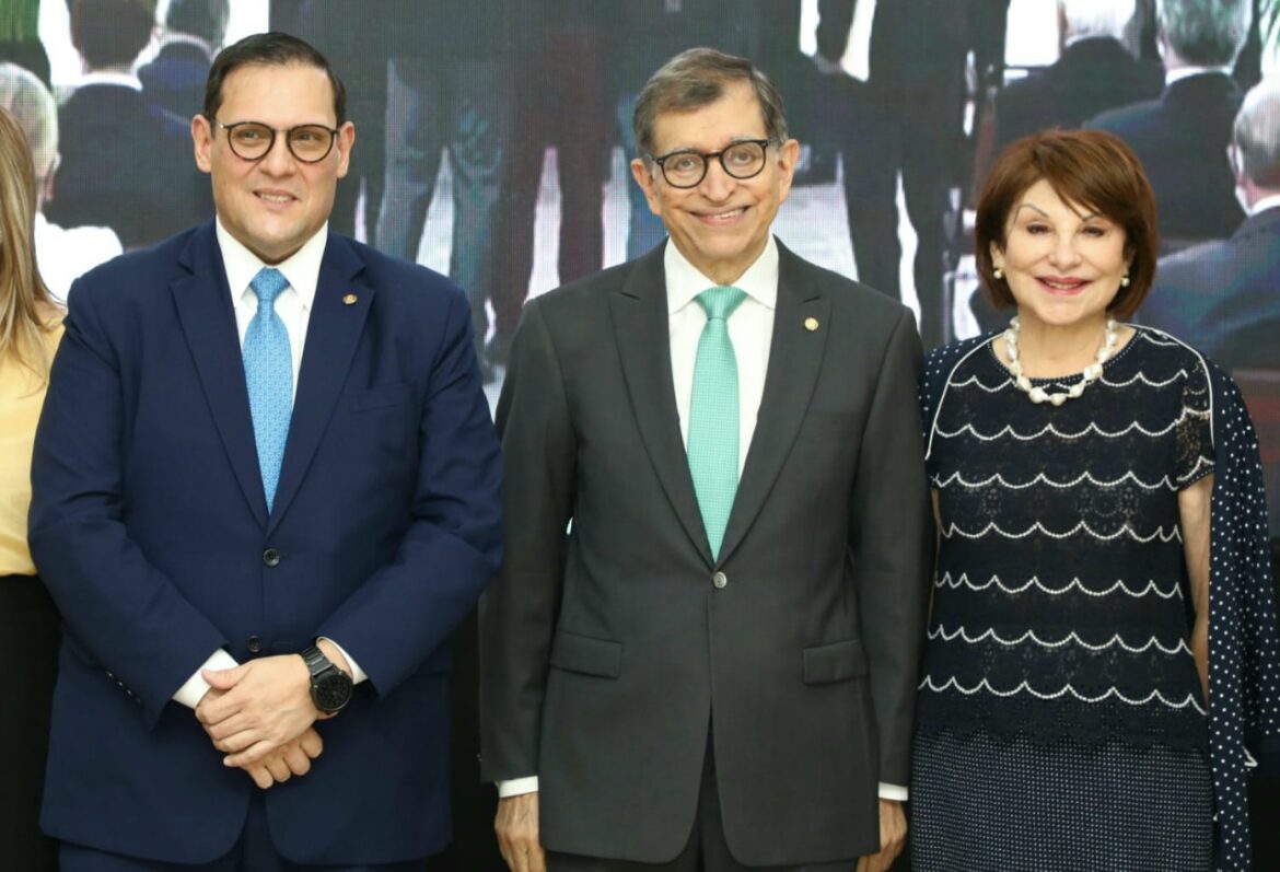 Cancillería rinde homenaje al embajador emérito Carlos López Contreras