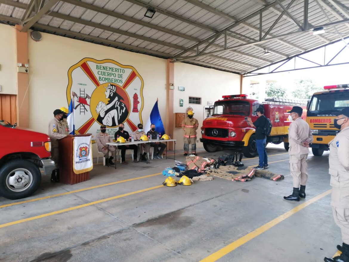 Donan equipo de protección personal a Cuerpo de Bomberos de Honduras -Siguatepeque