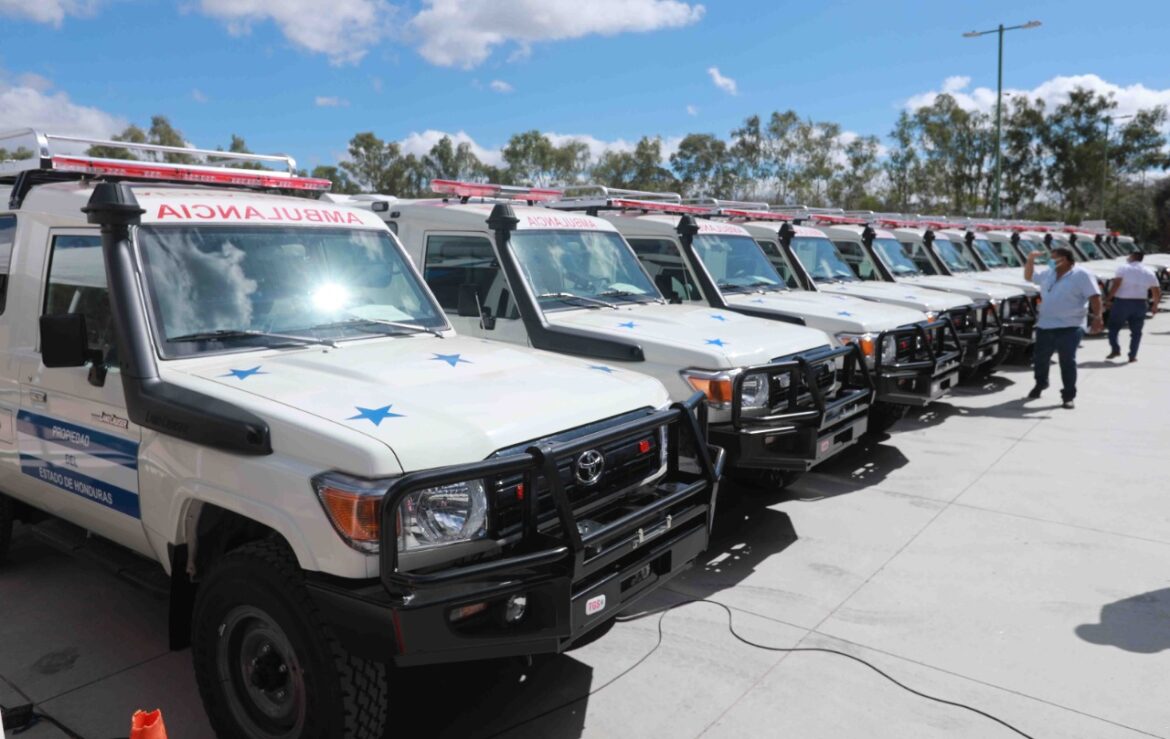 Gobierno entrega 47 nuevas ambulancias para fortalecer la red primaria de salud ante pandemia