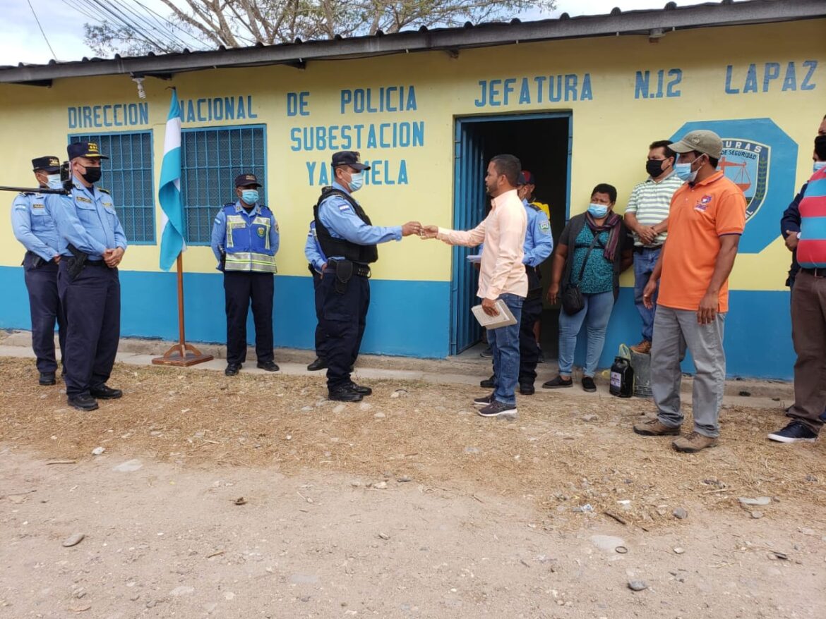Población remodela y reapertura Sub Estación Policial en Yarumela, La Paz