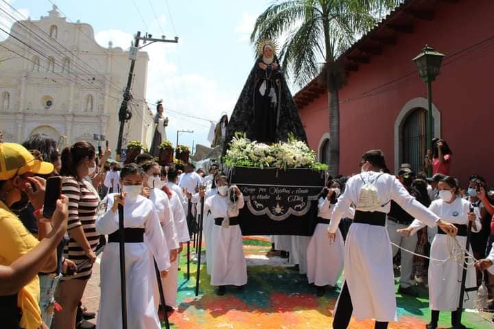 Comayagua se muestra al mundo con sus tradicionales alfombras y procesiones