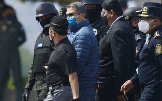 El expresidente hondureño Hernández es extraditado a EE.UU. por narcotráfico