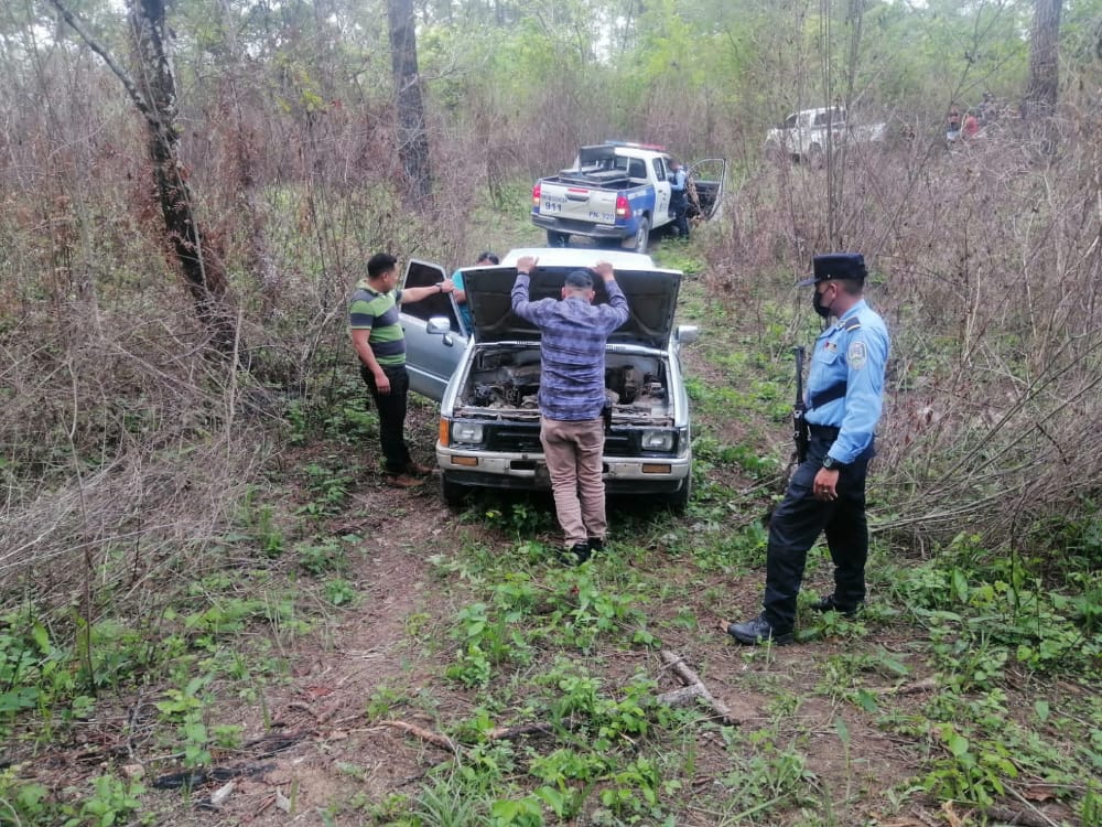 Policías de la UMEP-16 recuperan vehículo en estado de abandono con reporte de hurto