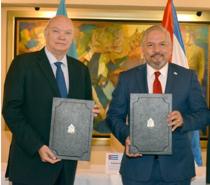 Honduras y Cuba firman Memorándum de Entendimiento para cooperación mutua