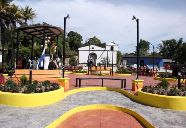 Alcaldía de Comayagua inaugura moderna y vistosa plaza en la comunidad de Carboneras El Plan