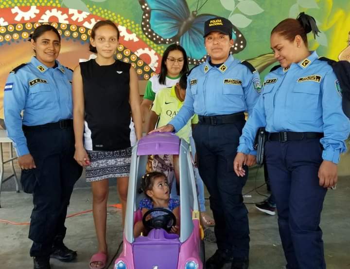 Policías de la UMEP-16 llevan alegría con la actividad comunitaria «Juguetón» a niños de Méambar