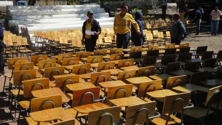 Alcaldía de Comayagua entrega mobiliario escolar a centros educativos del municipio