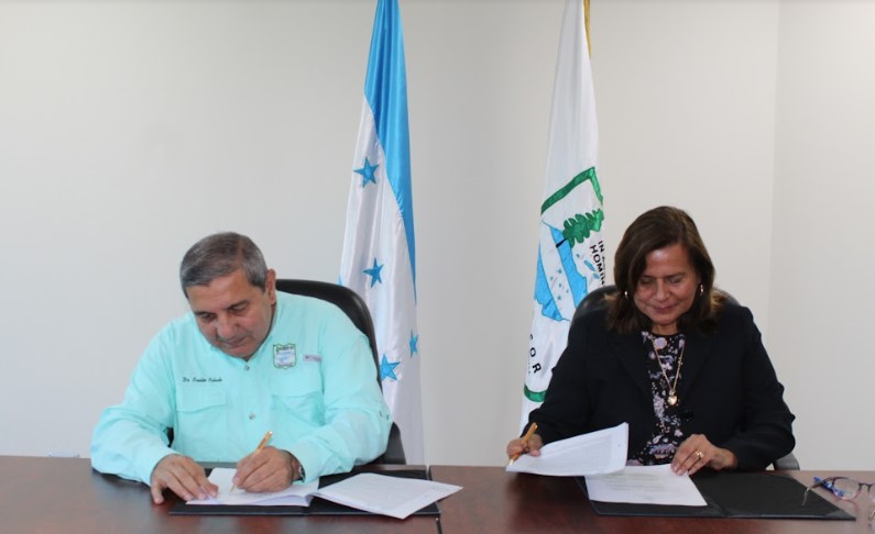 El Instituto Hondureño de Turismo y la Universidad Nacional de Ciencias Forestales firman convenio en apoyo a la formación de estudiantes de turismo
