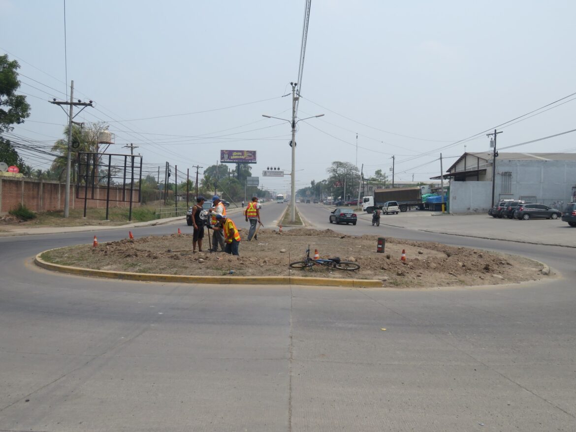Alcaldia de Comayagua inicia los trabajos de mejoramiento de la rotinda del bulevar a cuatro carriles