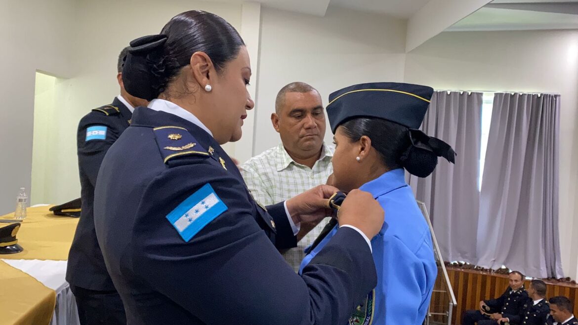 Con ascenso y condecoraciones celebran Día del Policía en Siguatepeque