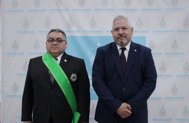 🥇| Honduras entrega Condecoración de la Orden José Cecilio del Valle en el Grado de “Gran Cruz Placa de Plata” al Ex Embajador de Guatemala